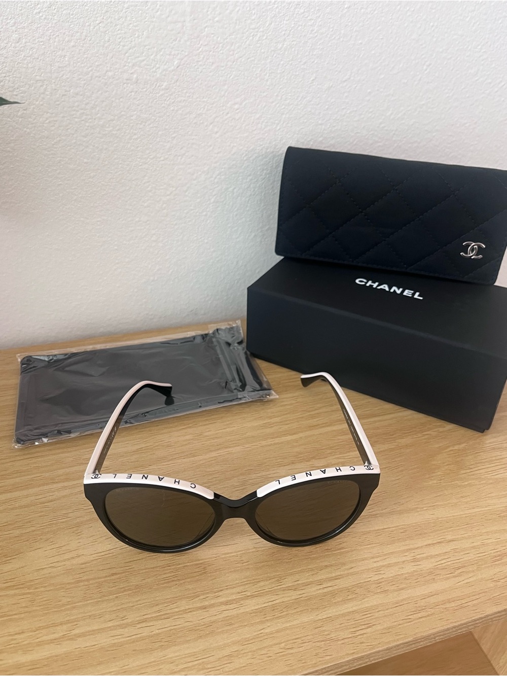 NWT CHANEL Sunglasses ch5414